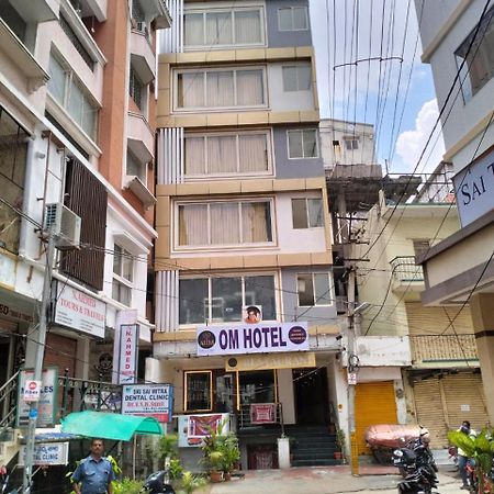 Aum Hotel Puttaparthi Exteriör bild