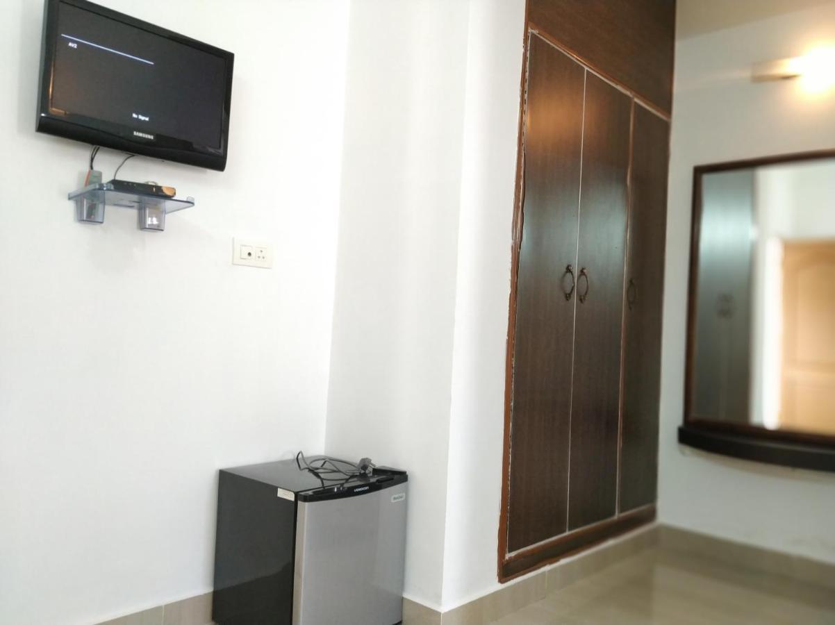 Aum Hotel Puttaparthi Exteriör bild