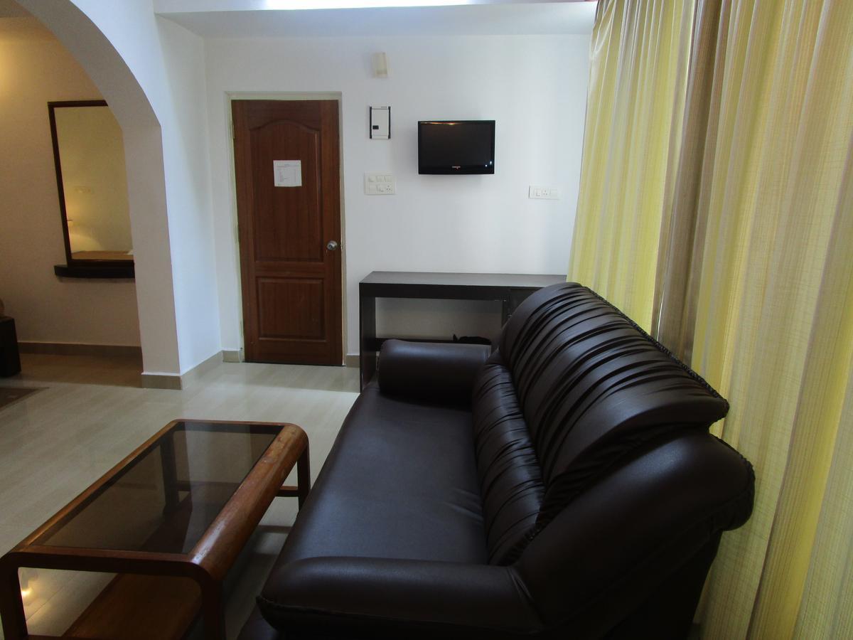 Aum Hotel Puttaparthi Exteriör bild