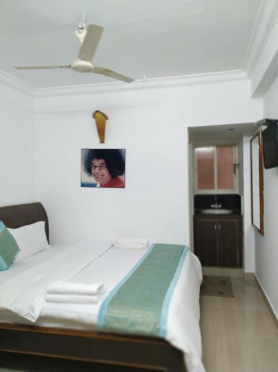Aum Hotel Puttaparthi Exteriör bild