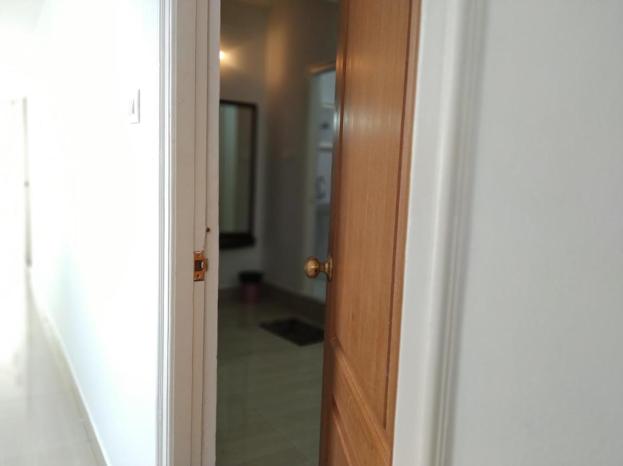 Aum Hotel Puttaparthi Exteriör bild