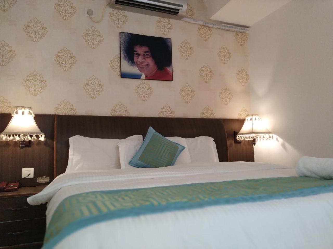 Aum Hotel Puttaparthi Exteriör bild