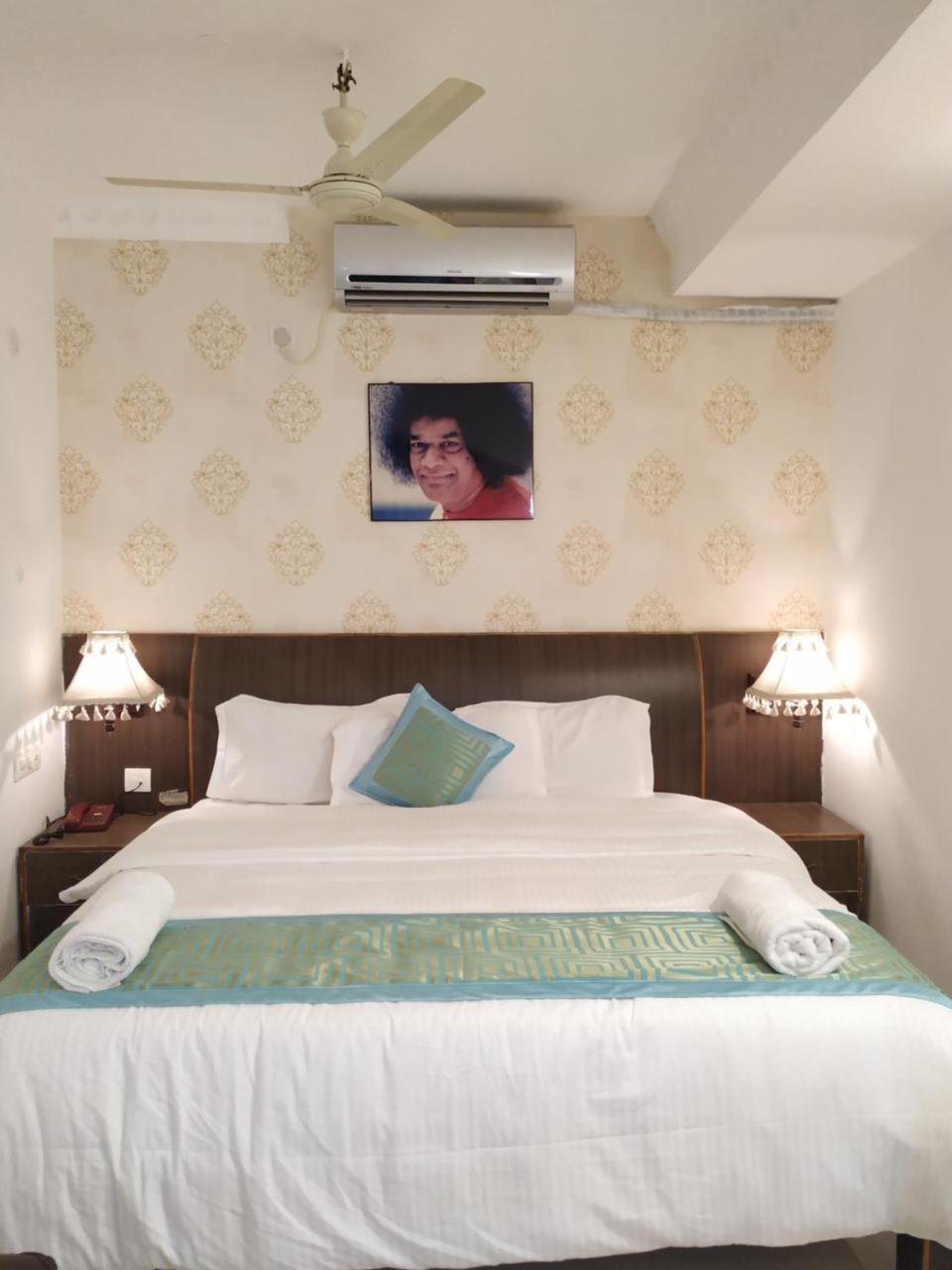 Aum Hotel Puttaparthi Exteriör bild