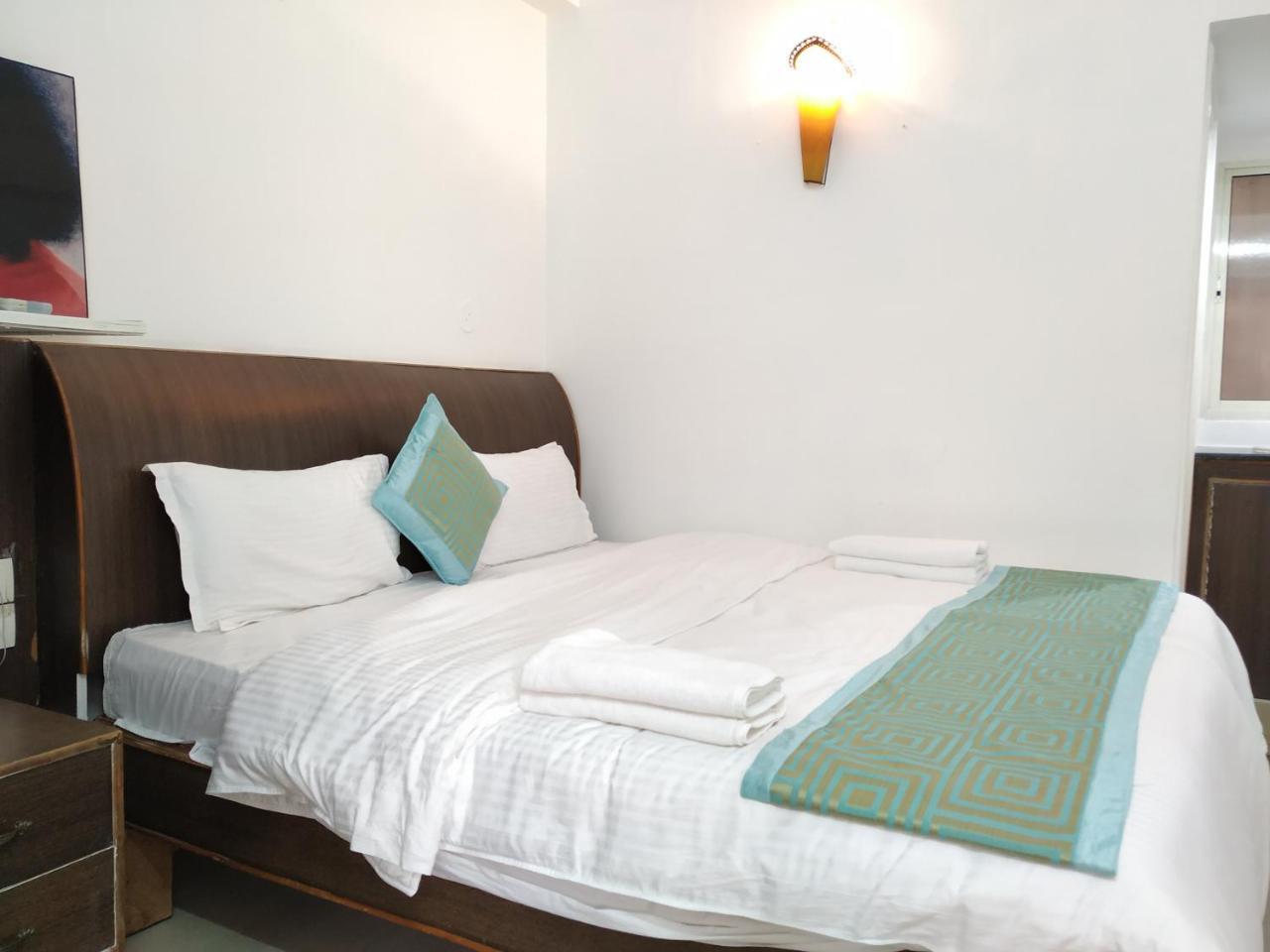 Aum Hotel Puttaparthi Exteriör bild