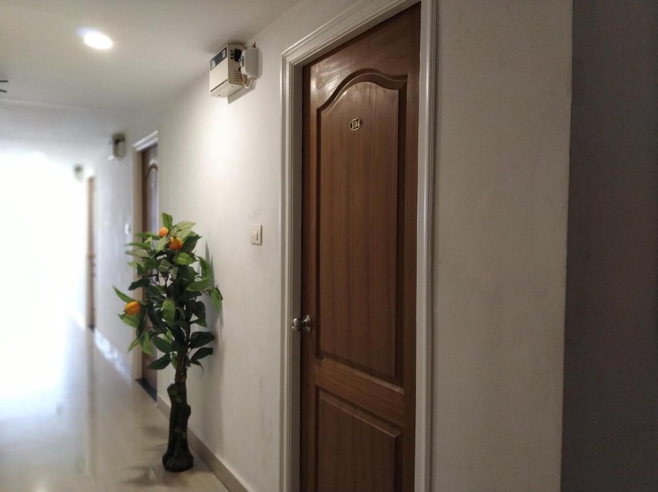 Aum Hotel Puttaparthi Exteriör bild
