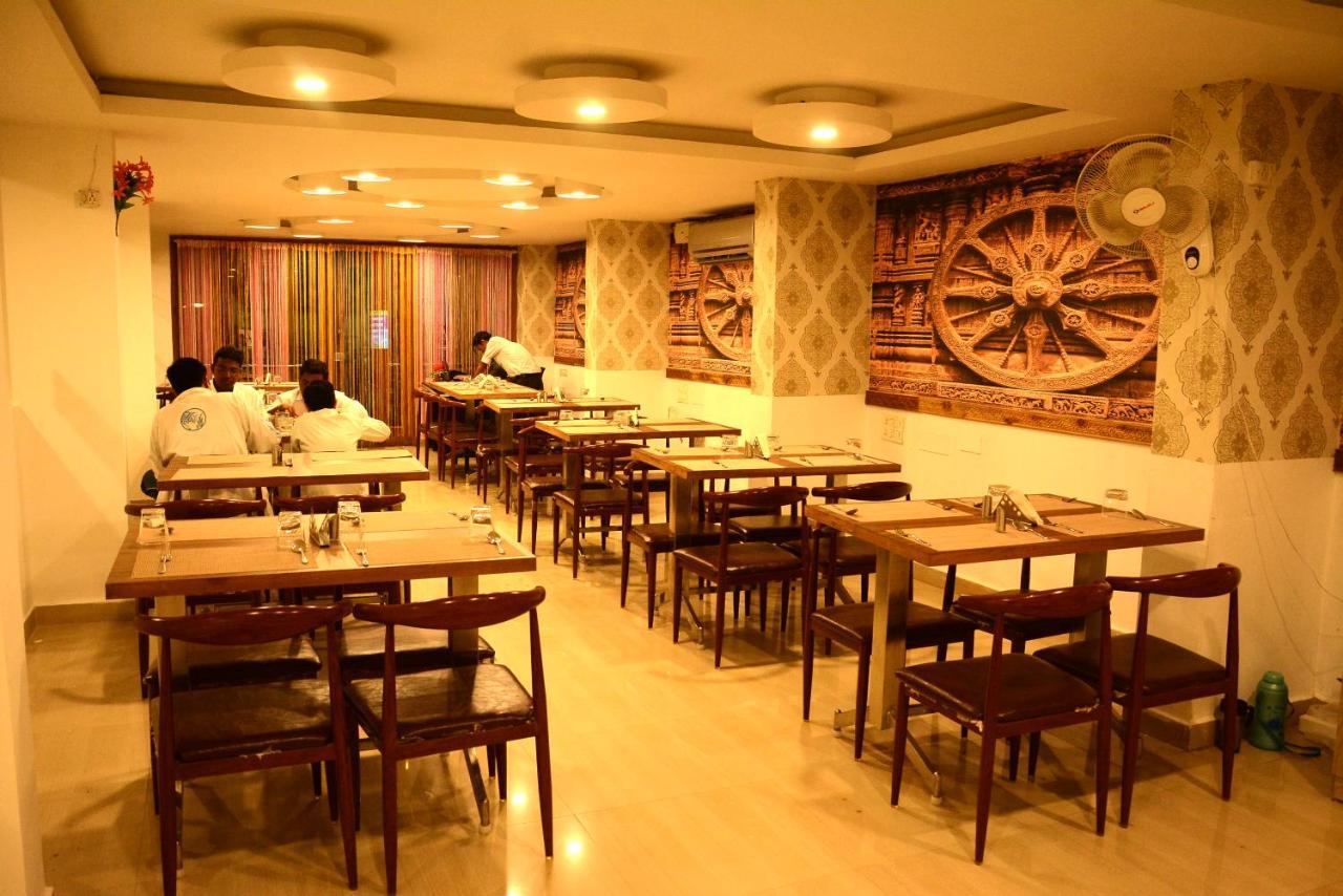 Aum Hotel Puttaparthi Exteriör bild